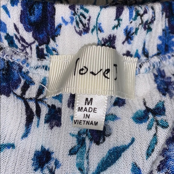 Off the shoulder/ shoulder less shirt - Picture 2 of 3